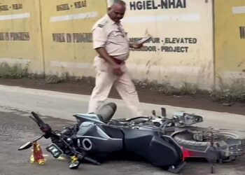 Jamshedpur biker dead in road accident : पारडीह में भीषण सड़क दुर्घटना में बाइक सवार की घटनास्थल पर ही मौत, पुलिस मामले की जांच में जुटी Jamshedpur biker dead in road accident : पारडीह में भीषण सड़क दुर्घटना में बाइक सवार की घटनास्थल पर ही मौत, पुलिस मामले की जांच में जुटी