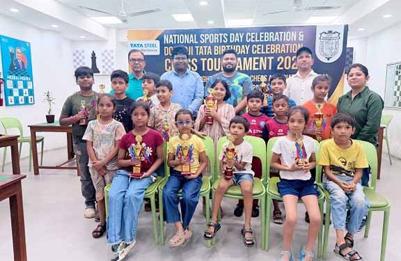 tata steel national sports day : राष्ट्रीय खेल दिवस और सर दोराबजी टाटा जयंती समारोह जेआरडी टाटा स्पोर्ट्स कॉम्प्लेक्स में शतरंज प्रतियोगिता आयोजित, कई खिलाड़ियों का रहा शानदार प्रदर्शन