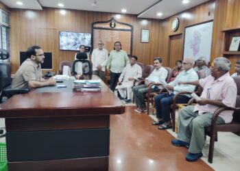saraikela bms demand : भारतीय मजदूर संघ ने श्रमिकों की लंबित मांगों को लेकर सरायकेला खरसावां के डीसी को सौंपा 11 सूत्री ज्ञापन, आंदोलन की चेतावनी