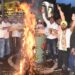 jamshedpur congress protest-राहुल गांधी के खिलाफ प्राथमिकी के विरोध में कांग्रेस का प्रदर्शन, केंद्र सरकार का पुतला दहन