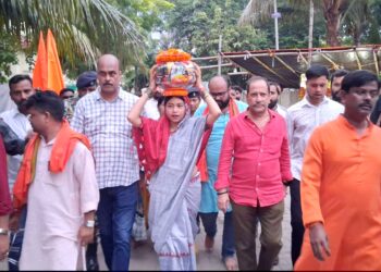 jamshepur arrival of sant guru ravidas ji maharaj birth place soil : जमशेदपुर पहुंची गुरु रविदास जी महाराज के जन्मस्थली की पवित्र मिट्टी, जोरदार स्वागत