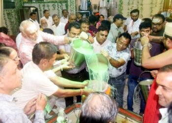 jamshedpur sahasraghat jalabhishek-साकची बाजार शिव मंदिर में भोले बाबा का सहस्त्रघट जलाभिषेक संपन्न