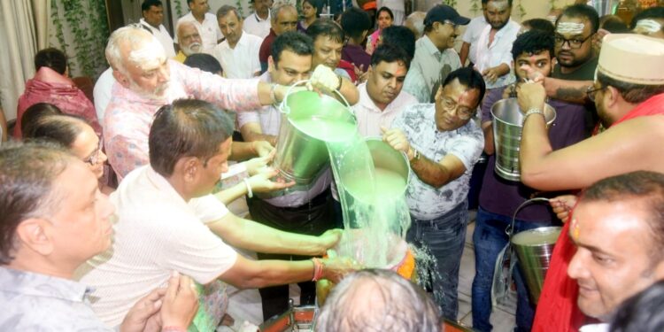 jamshedpur sahasraghat jalabhishek-साकची बाजार शिव मंदिर में भोले बाबा का सहस्त्रघट जलाभिषेक संपन्न jamshedpur sahasraghat jalabhishek-साकची बाजार शिव मंदिर में भोले बाबा का सहस्त्रघट जलाभिषेक संपन्न