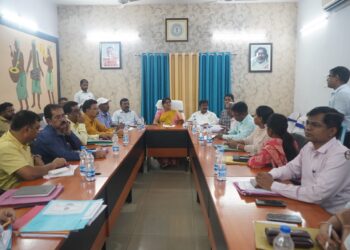 jharkhand vidhansabha committee in jamshedpur : झारखंड विधानसभा की सामान्य प्रयोजन समिति जमशेदपुर पहंची, पूर्व मंत्री और सभापति डॉ नीरा यादव ने लगायी अधिकारियों की क्लास jharkhand vidhansabha committee in jamshedpur : झारखंड विधानसभा की सामान्य प्रयोजन समिति जमशेदपुर पहंची, पूर्व मंत्री और सभापति डॉ नीरा यादव ने लगायी अधिकारियों की क्लास