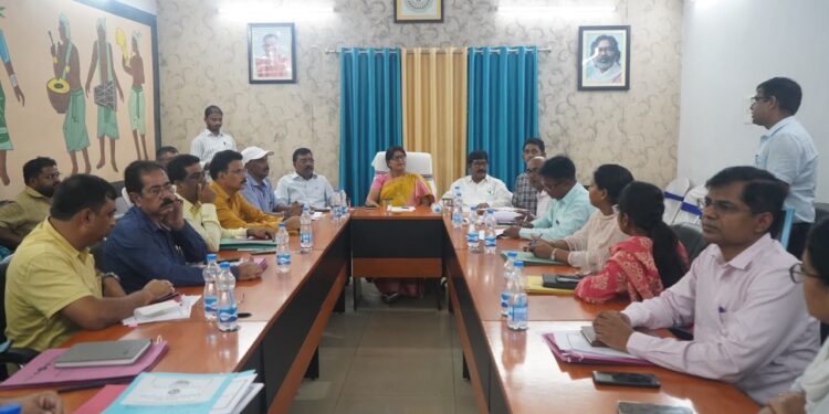 jharkhand vidhansabha committee in jamshedpur : झारखंड विधानसभा की सामान्य प्रयोजन समिति जमशेदपुर पहंची, पूर्व मंत्री और सभापति डॉ नीरा यादव ने लगायी अधिकारियों की क्लास jharkhand vidhansabha committee in jamshedpur : झारखंड विधानसभा की सामान्य प्रयोजन समिति जमशेदपुर पहंची, पूर्व मंत्री और सभापति डॉ नीरा यादव ने लगायी अधिकारियों की क्लास