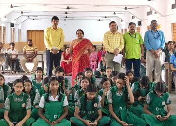Jamshedpur school : शारदामोनी गर्ल्स हाई स्कूल में एआई जागरूकता कार्यक्रम आयोजित, विद्यार्थियों को आर्टिफिशियल इंटेलिजेंस की संभावनाओं और भविष्य के रोजगार के अवसरों की दी जानकारी Jamshedpur school : शारदामोनी गर्ल्स हाई स्कूल में एआई जागरूकता कार्यक्रम आयोजित, विद्यार्थियों को आर्टिफिशियल इंटेलिजेंस की संभावनाओं और भविष्य के रोजगार के अवसरों की दी जानकारी