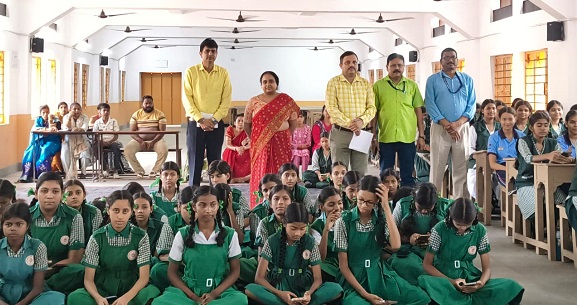 Jamshedpur school : शारदामोनी गर्ल्स हाई स्कूल में एआई जागरूकता कार्यक्रम आयोजित, विद्यार्थियों को आर्टिफिशियल इंटेलिजेंस की संभावनाओं और भविष्य के रोजगार के अवसरों की दी जानकारी Jamshedpur school : शारदामोनी गर्ल्स हाई स्कूल में एआई जागरूकता कार्यक्रम आयोजित, विद्यार्थियों को आर्टिफिशियल इंटेलिजेंस की संभावनाओं और भविष्य के रोजगार के अवसरों की दी जानकारी