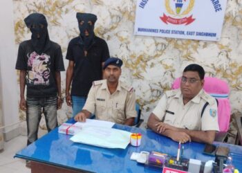 jamshedpur police action-बर्मामाइंस कैरेज कॉलोनी में चाकू व ईंट से मारपीट कर घायल करने के मामले में दो गिरफ्तार, भेजे गए जेल jamshedpur police action-बर्मामाइंस कैरेज कॉलोनी में चाकू व ईंट से मारपीट कर घायल करने के मामले में दो गिरफ्तार, भेजे गए जेल