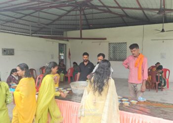 jamshedpur savan last somvari : सावन की आखिरी सोमवारी पर शिवभक्ति में डूबा श्री लक्ष्मी नारायण मंदिर, भक्तों के बीच बांटे गए बिल्व पत्र और दूध
