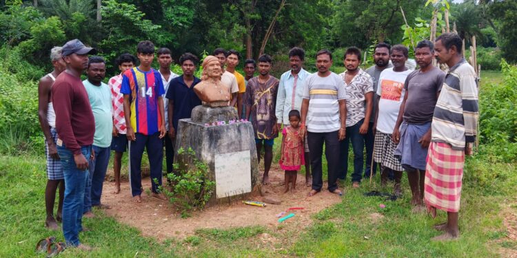 jamshedpur rural-बहरागोड़ा के मानुषमुरिया में विश्व आदिवासी दिवस कार्यक्रम में शामिल हुए मुखिया