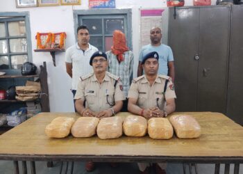 tatanagar rpf action : टाटानगर स्टेशन से गांजा तस्कर पकड़ाया, बड़े पैमाने पर गांजा जब्त