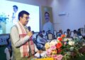 jamshedpur world adivasi divas-विश्व आदिवासी दिवस पर सम्मान समारोह सह परिसंपत्ति वितरण कार्यक्रम आयोजित, भगवान बिरसा मुंडा, स्मृति शेष दिशोम गुरू शिबू सोरेन को दी गई श्रद्धांजलि, भगवान बिरसा मुंडा के जीवन पर नाटक मंचन, मैट्रिक- इंटर के प्रतिभावान बच्चों को किया गया सम्मानित, 20 करोड़ से ज्यादा की परिसंपत्ति वितरण एवं विभिन्न योजनाओं के लाभुकों को दिया गया लाभ jamshedpur world adivasi divas-विश्व आदिवासी दिवस पर सम्मान समारोह सह परिसंपत्ति वितरण कार्यक्रम आयोजित, भगवान बिरसा मुंडा, स्मृति शेष दिशोम गुरू शिबू सोरेन को दी गई श्रद्धांजलि, भगवान बिरसा मुंडा के जीवन पर नाटक मंचन, मैट्रिक- इंटर के प्रतिभावान बच्चों को किया गया सम्मानित, 20 करोड़ से ज्यादा की परिसंपत्ति वितरण एवं विभिन्न योजनाओं के लाभुकों को दिया गया लाभ