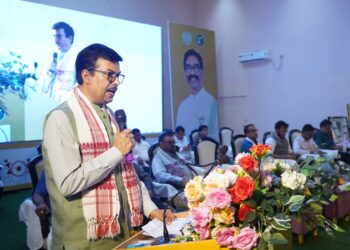 jamshedpur world adivasi divas-विश्व आदिवासी दिवस पर सम्मान समारोह सह परिसंपत्ति वितरण कार्यक्रम आयोजित, भगवान बिरसा मुंडा, स्मृति शेष दिशोम गुरू शिबू सोरेन को दी गई श्रद्धांजलि, भगवान बिरसा मुंडा के जीवन पर नाटक मंचन, मैट्रिक- इंटर के प्रतिभावान बच्चों को किया गया सम्मानित, 20 करोड़ से ज्यादा की परिसंपत्ति वितरण एवं विभिन्न योजनाओं के लाभुकों को दिया गया लाभ