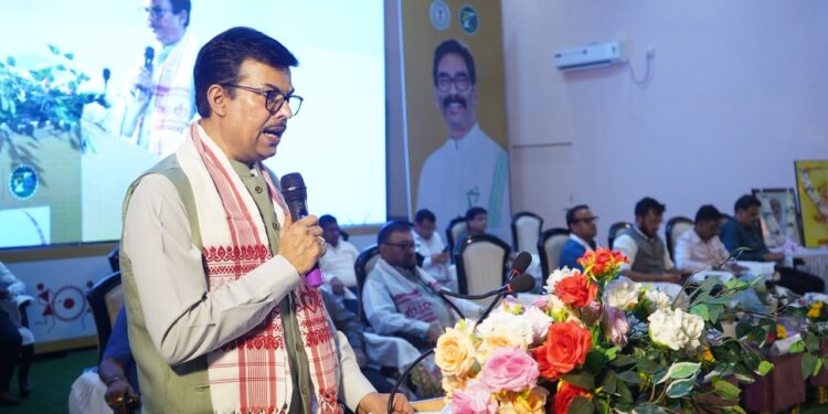 jamshedpur world adivasi divas-विश्व आदिवासी दिवस पर सम्मान समारोह सह परिसंपत्ति वितरण कार्यक्रम आयोजित, भगवान बिरसा मुंडा, स्मृति शेष दिशोम गुरू शिबू सोरेन को दी गई श्रद्धांजलि, भगवान बिरसा मुंडा के जीवन पर नाटक मंचन, मैट्रिक- इंटर के प्रतिभावान बच्चों को किया गया सम्मानित, 20 करोड़ से ज्यादा की परिसंपत्ति वितरण एवं विभिन्न योजनाओं के लाभुकों को दिया गया लाभ