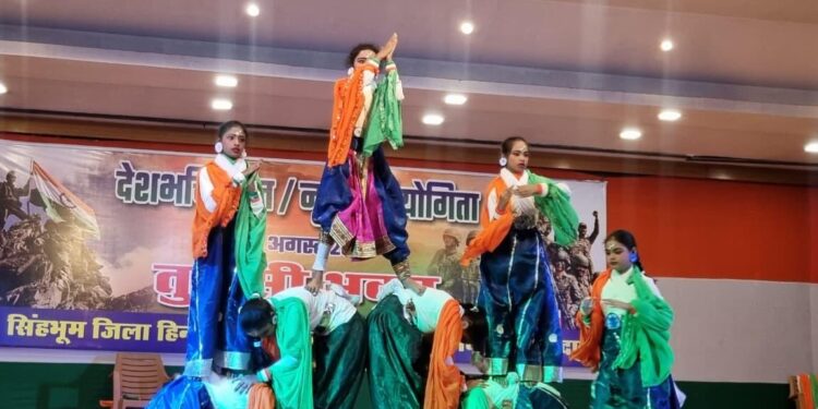 jamshedpur tulsi bhavan-तुलसी भवन में आयोजित वंदेमातरम गीत पर आधारित देशभक्ति समूह नृत्य प्रतियोगिता में केपीएस कदमा को प्रथम स्थान