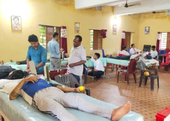 jamshedpur red cross- शंकरदा पंचायत भवन में लगा रक्तदान शिविर, रक्तदाताओं में दिखा उत्साह,142 यूनिट रक्त संग्रह jamshedpur red cross- शंकरदा पंचायत भवन में लगा रक्तदान शिविर, रक्तदाताओं में दिखा उत्साह,142 यूनिट रक्त संग्रह