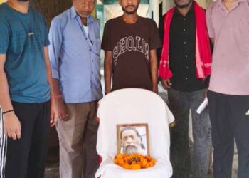 jharkhand palamu homage to guruji Shibu soren-पलामू में पहली पुण्यतिथि पर शिबू सोरेन को बेरोजगार संघर्ष मोर्चा ने किया याद, दी गयी श्रद्धांजलि, गुरु जी के विचारों को अपनाने पर दिया गया बल jharkhand palamu homage to guruji Shibu soren-पलामू में पहली पुण्यतिथि पर शिबू सोरेन को बेरोजगार संघर्ष मोर्चा ने किया याद, दी गयी श्रद्धांजलि, गुरु जी के विचारों को अपनाने पर दिया गया बल