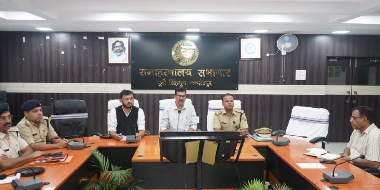 jamshedpur peace meeting : जमशेदपुर के उपायुक्त ने की ईद मिलादुन्न नबी को लेकर की अहम बैठक, जुलूस रूट को 7 जोन में बांटकर दण्डाधिकारी, पुलिस पदाधिकारी एवं पुलिस बल की प्रतिनियुक्ति, सीसीटीवी, ड्रोन के माध्यम से रहेगी विशेष निगरानी, सोशल मीडिया पर भी रखी जाएगी नजर
