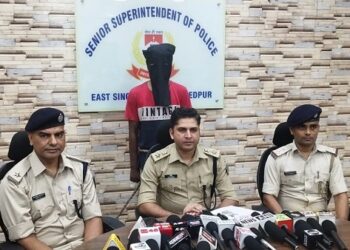 Jamshedpur police success : आजादनगर में बाइक व ऑटो चोर गिरफ्तार, चोरी के दोनों वाहन बरामद, देखिए -video Jamshedpur police success : आजादनगर में बाइक व ऑटो चोर गिरफ्तार, चोरी के दोनों वाहन बरामद, देखिए -video