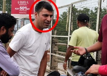 jamshedpur man tried jump into river-मानगो पुल से अज्ञात व्यक्ति ने की नदी में कूदने की कोशिश, स्थानीय लोगों ने बचायी जान