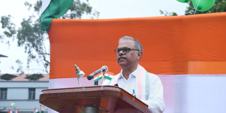 csir-nml Jamshedpur-सीएसआईआर-एनएमएल जमशेदपुर ने देशभक्ति के जोश और उत्साह के साथ मनाया 80वां स्वतंत्रता दिवस, निदेशक संदीप चौधरी ने किया ध्वजारोहण, राष्ट्र की तरक्की और विकास के प्रति सामूहिक संकल्प को दोहराया csir-nml Jamshedpur-सीएसआईआर-एनएमएल जमशेदपुर ने देशभक्ति के जोश और उत्साह के साथ मनाया 80वां स्वतंत्रता दिवस, निदेशक संदीप चौधरी ने किया ध्वजारोहण, राष्ट्र की तरक्की और विकास के प्रति सामूहिक संकल्प को दोहराया
