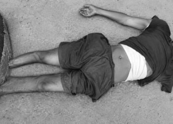 jamshedpur body found-टेल्को नामदा बस्ती में नाले से युवक का शव बरामद, इलाके में सनसनी, शिनाख्त में जुटी पुलिस