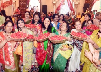 jamshedpur narayani seva trust-सोनारी नारायणी धाम में सवा लाख जावा फूलों से हुआ राणी सती दादी जी का अभिषेक, नारायणी सेवा ट्रस्ट के सिंधारा महोत्सव में महिलाओं की उमड़ी भीड़