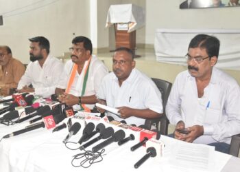 Jamshedpur congress : कांग्रेस ने एमएमडीआर एक्ट को लेकर हमला बोला, अयोध्या के राम मंदिर के चंदा चोरी का मामला को लेकर सरकार को घेरा, अब कांग्रेस करेगा धरना प्रदर्शन Jamshedpur congress : कांग्रेस ने एमएमडीआर एक्ट को लेकर हमला बोला, अयोध्या के राम मंदिर के चंदा चोरी का मामला को लेकर सरकार को घेरा, अब कांग्रेस करेगा धरना प्रदर्शन