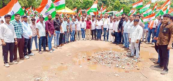 jamshedpur tiranga yatra-वीर स्वतंत्रता सेनानियों के बलिदान को स्मरण करना हमारा राष्ट्रीय कर्तव्य :काले, तिरंगा यात्रा में भाजपा नेता अमरप्रीत सिंह काले के कार्यालय से सैकड़ों युवाओं ने पूरे जोश के साथ लिया हिस्सा, देखिए video jamshedpur tiranga yatra-वीर स्वतंत्रता सेनानियों के बलिदान को स्मरण करना हमारा राष्ट्रीय कर्तव्य :काले, तिरंगा यात्रा में भाजपा नेता अमरप्रीत सिंह काले के कार्यालय से सैकड़ों युवाओं ने पूरे जोश के साथ लिया हिस्सा, देखिए video