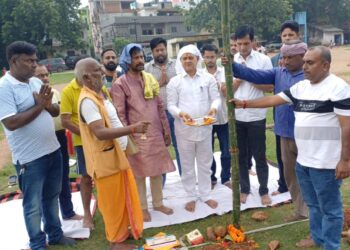adityapur ganesh puja pandal bhumi pujan-आदित्यपुर में पुरेंद्र ने किया न्यू डिस्को क्लब गणेश पूजा पंडाल का भूमि पूजन,इस वर्ष केदारनाथ धाम के प्रारूप में बनेगा भव्य पंडाल adityapur ganesh puja pandal bhumi pujan-आदित्यपुर में पुरेंद्र ने किया न्यू डिस्को क्लब गणेश पूजा पंडाल का भूमि पूजन,इस वर्ष केदारनाथ धाम के प्रारूप में बनेगा भव्य पंडाल