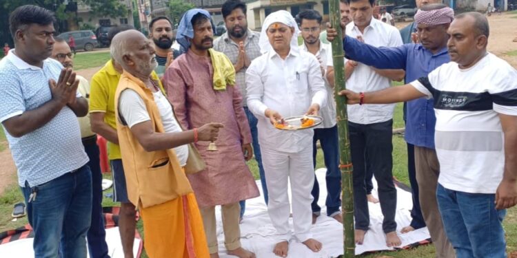 adityapur ganesh puja pandal bhumi pujan-आदित्यपुर में पुरेंद्र ने किया न्यू डिस्को क्लब गणेश पूजा पंडाल का भूमि पूजन,इस वर्ष केदारनाथ धाम के प्रारूप में बनेगा भव्य पंडाल adityapur ganesh puja pandal bhumi pujan-आदित्यपुर में पुरेंद्र ने किया न्यू डिस्को क्लब गणेश पूजा पंडाल का भूमि पूजन,इस वर्ष केदारनाथ धाम के प्रारूप में बनेगा भव्य पंडाल