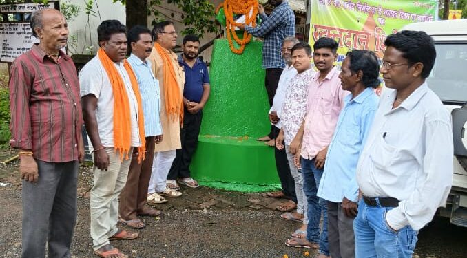 jamshedpur rural-शहीद निर्मल महतो के शहादत दिवस पर भाजपाईयों ने दी श्रद्धांजलि