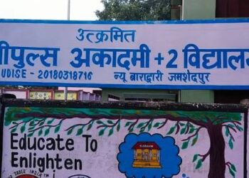jamshedpur school : स्वच्छता गतिविधियों से विद्यार्थियों में विकसित हो रही जिम्मेदारी की भावना, न्यू बाराद्वारी में बच्चे को झाड़ू मराने पर स्कूल प्रबंधन ने दिया जवाब