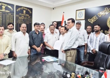 Jamshedpur jugsalai issue : जुगसलाई के पार्षद मिले उपायुक्त से, साफ-सफाई व पेयजल व्यवस्था में सुधार की मांग Jamshedpur jugsalai issue : जुगसलाई के पार्षद मिले उपायुक्त से, साफ-सफाई व पेयजल व्यवस्था में सुधार की मांग