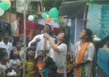 Jamshedpur independence day-धतकीडीह मुखी बस्ती में धूमधाम से मनाया गया स्वतंत्रता दिवस, अन्नी अमृता, सत्यवान मुखी और सुनीता मुखी ने किया ध्वजारोहण