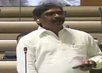 jharkhand vidhansabha-झारखंड में छात्रों पर लाठी चार्ज को लेकर विपक्ष का सदन में हंगामा,विपक्ष छात्र आंदोलन की आड़ में कर रहा राजनीति: सीएम,सदन अनिश्चितकाल के लिए स्थगित