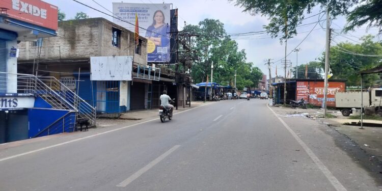 jamshedpur rural- हल्दीपोखर में बंद का दिखा व्यापक असर, हमलावरों की गिरफ्तारी की मांग jamshedpur rural- हल्दीपोखर में बंद का दिखा व्यापक असर, हमलावरों की गिरफ्तारी की मांग