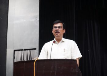 jamshedpur dc blo training : जमशेदपुर में बीएलओ एवं बीएलओ पर्यवेक्षकों का प्रशिक्षण आयोजित, जिला निर्वाचन पदाधिकारी ने किया संबोधित jamshedpur dc blo training : जमशेदपुर में बीएलओ एवं बीएलओ पर्यवेक्षकों का प्रशिक्षण आयोजित, जिला निर्वाचन पदाधिकारी ने किया संबोधित