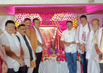 jamshedpur Sai Bhajan- कीताडीह नीलकंठ अपार्टमेंट में साईं संध्या भजन का आयोजन,भोग का किया गया वितरण