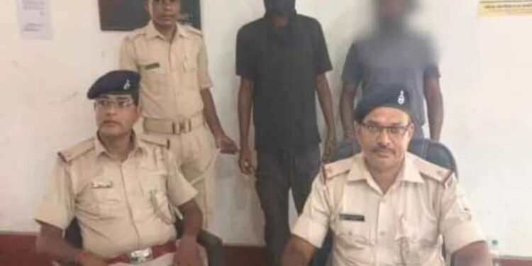 saraikela rit police action-आरआईटी पुलिस को मिली सफलता, लंबे समय से फरार चल रहे दो वारंटियों को धर दबोचा, भेजा जेल saraikela rit police action-आरआईटी पुलिस को मिली सफलता, लंबे समय से फरार चल रहे दो वारंटियों को धर दबोचा, भेजा जेल