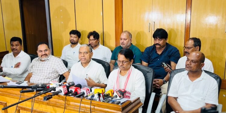 jharkhand congress decision : कांग्रेस पॉलिटिकल अफेयर्स कमेटी की बैठक में कई मुद्दों पर चर्चा, खान विधेयक के खिलाफ आंदोलन का ऐलान jharkhand congress decision : कांग्रेस पॉलिटिकल अफेयर्स कमेटी की बैठक में कई मुद्दों पर चर्चा, खान विधेयक के खिलाफ आंदोलन का ऐलान