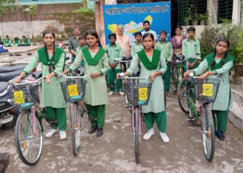 jamshedpur kalimati upgraded high school-कालीमाटी उत्क्रमित उच्च विद्यालय में ‘उन्नति का पहिया’ योजना के तहत विद्यार्थियों को मिली साइकिल, खिल उठे चेहरे jamshedpur kalimati upgraded high school-कालीमाटी उत्क्रमित उच्च विद्यालय में ‘उन्नति का पहिया’ योजना के तहत विद्यार्थियों को मिली साइकिल, खिल उठे चेहरे