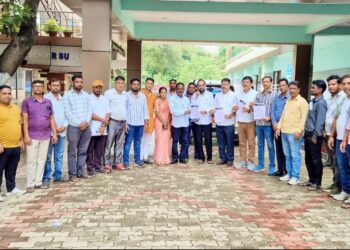 jamshedpur bjp demand : जमशेदपुर के जिला परिषद सदस्य सूरज मंडल पर हमले के मामले में भाजपा ने की त्वरित कार्रवाई की मांग, सांसद विद्युत महतो के संग भाजपा प्रतिनिधिमंडल ने ग्रामीण एसपी से की मुलाकात, 48 घंटे के भीतर आरोपियों के गिरफ्तारी की रखी मांग jamshedpur bjp demand : जमशेदपुर के जिला परिषद सदस्य सूरज मंडल पर हमले के मामले में भाजपा ने की त्वरित कार्रवाई की मांग, सांसद विद्युत महतो के संग भाजपा प्रतिनिधिमंडल ने ग्रामीण एसपी से की मुलाकात, 48 घंटे के भीतर आरोपियों के गिरफ्तारी की रखी मांग