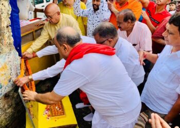 jamshedpur mla saryu roy initiative : जमशेदपुर के विधायक सरयू राय ने किया श्री श्याम दरबार के तोरणद्वार का शिलान्यास, बहुप्रतीक्षित तोरणद्वार बनने का था काफी पुराना डिमांड jamshedpur mla saryu roy initiative : जमशेदपुर के विधायक सरयू राय ने किया श्री श्याम दरबार के तोरणद्वार का शिलान्यास, बहुप्रतीक्षित तोरणद्वार बनने का था काफी पुराना डिमांड