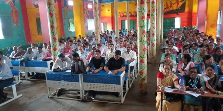 west singhbhum ckp guru goshthi-चक्रधरपुर मारवाड़ी प्लस टू विद्यालय में मासिक गुरु गोष्ठी आयोजित, शिक्षा की गुणवत्ता और शैक्षणिक गतिविधियों की हुई समीक्षा