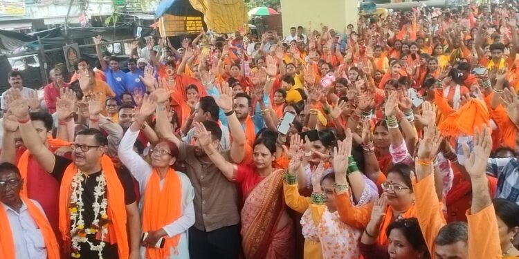 Jamshedpur baba baidyanath seva sangh- शंखनाद,डमरू व मंजीरा की ध्वनि की गूंज के साथ 1000 कांवरिया सुल्तानगंज के लिए रवाना,गेरुआ रंग से पटा डिमना रोड, लगे बोल बम के जयकारे