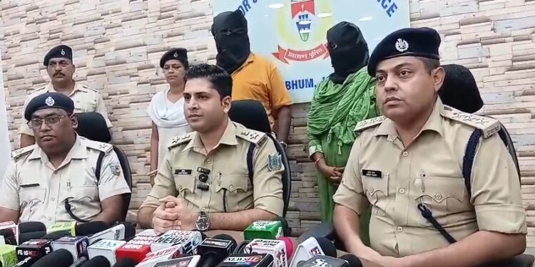 jamshedpur police success- बर्मामाइंस में आफताब आलम हत्या मामले में पुलिस को मिली सफलता, महिला समेत दो गिरफ्तार, देखिए video jamshedpur police success- बर्मामाइंस में आफताब आलम हत्या मामले में पुलिस को मिली सफलता, महिला समेत दो गिरफ्तार, देखिए video