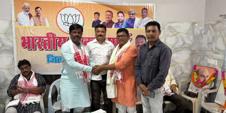 jamshedpur rural bjp meeting : भाजपा पूर्वी सिंहभूम जिला की मासिक बैठक संपन्न, बूथ एवं शक्तिकेंद्रों के सशक्तिकरण के साथ संगठन विस्तार को लेकर कार्यकर्ताओं को दिए निर्देश