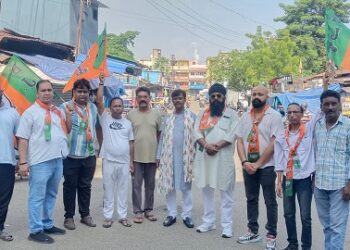 Jamshedpur band golmuri : भाजपाइयों ने गोलमुरी बाजार को कराया बंद, लोगों से घुम घुमकर मांगा समर्थन Jamshedpur band golmuri : भाजपाइयों ने गोलमुरी बाजार को कराया बंद, लोगों से घुम घुमकर मांगा समर्थन