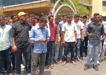 Jamshedpur recruitment issue : जमशेदपुर में गृहरक्षक जवानों की बहाली प्रक्रिया एक साल से अटकी, अभ्यर्थियों ने उपायुक्त से मुलाकात कर अपनी समस्याओं से अवगत कराया, देखिए – video